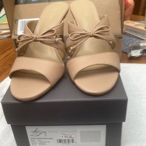 Sexy summer Blush Ann Taylor sandals- bow detail size 8.5  worn once